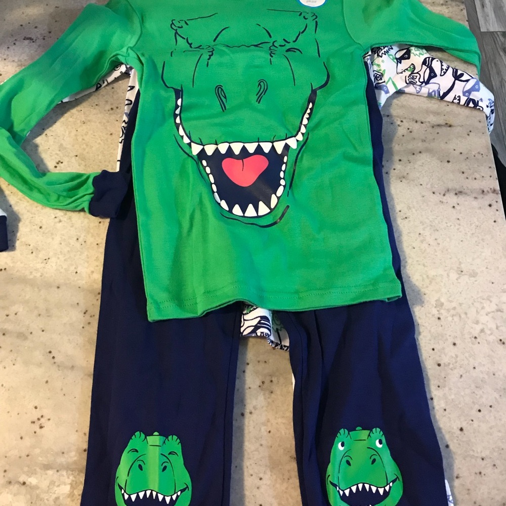 NWT Carter’s size 7 PJ Set